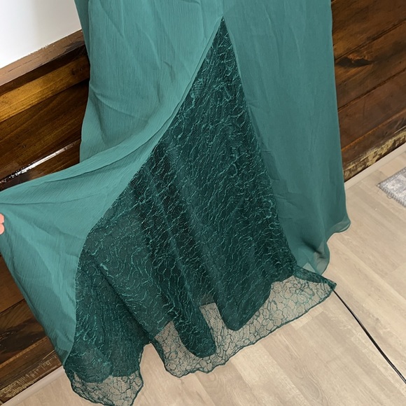 Vera Wang White Hunter Green Strapless Gown- 8 - Picture 7 of 9